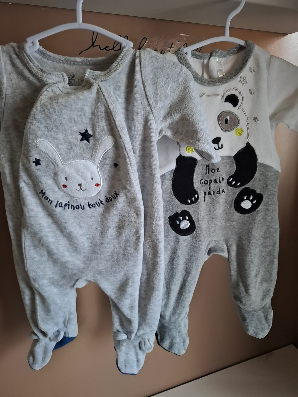 2 pyjamas taille 1 mois